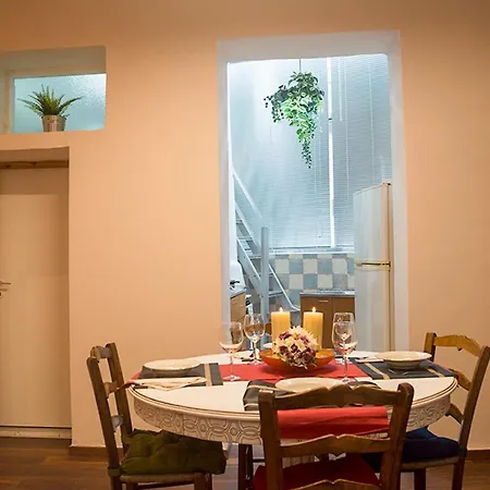 Teachers House Traditional Maisonette Luxurious Renovated *