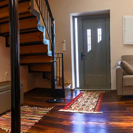 شقة Teachers House Traditional Maisonette Luxurious Renovated خانيا