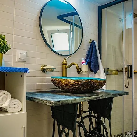 Teachers House Traditional Maisonette Luxurious Renovated