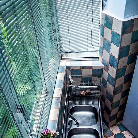 Teachers House Traditional Maisonette Luxurious Renovated *