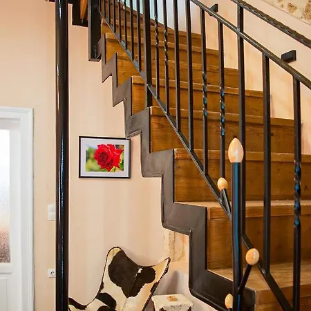 Teachers House Traditional Maisonette Luxurious Renovated * Hanya