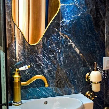Teachers House Traditional Maisonette Luxurious Renovated